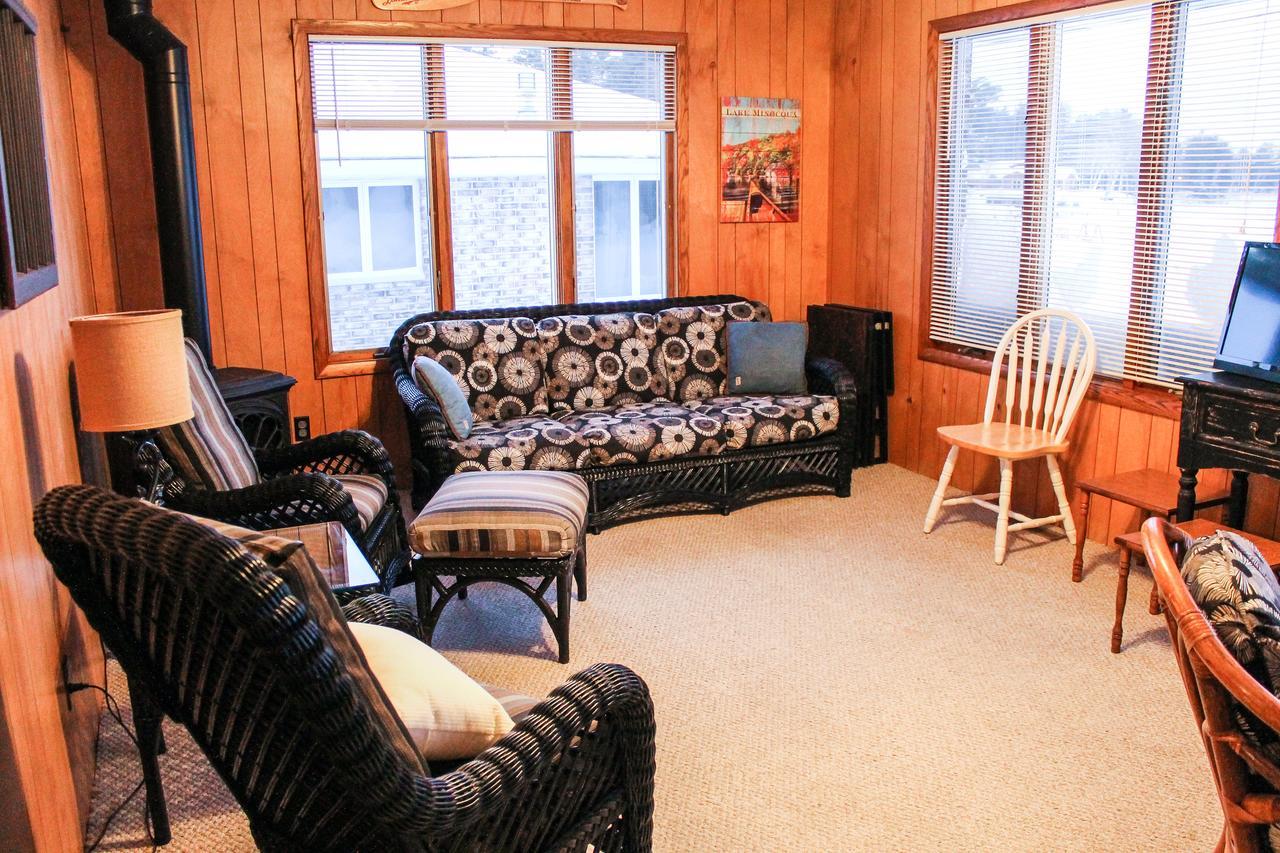 Nitschke'S Northern Resort Миноккуа Экстерьер фото